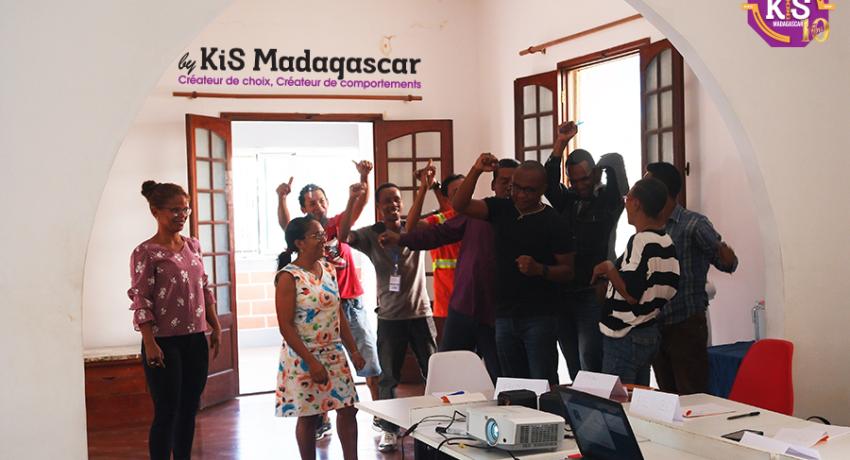 L'équipe de MOCCO en formation sur la transformation comportementale. 